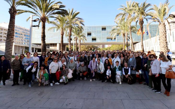 Cerca de 200 amas de casa de toda la Comunitat celebran su encuentro anual en Benidorm